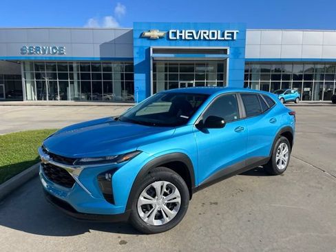 New 2026 Chevrolet Trax LS FWD image 2