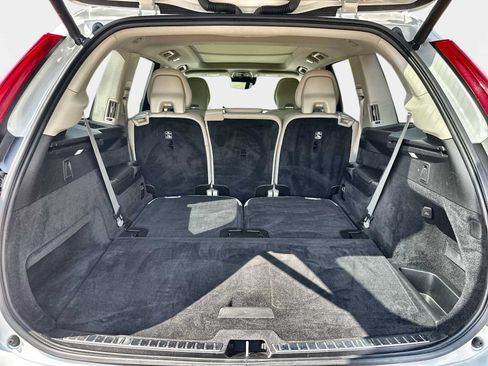 Used 2022 Volvo XC90 T5 Momentum w/ Climate Package FWD image 18