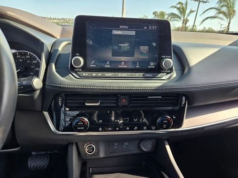 Used 2022 Nissan Rogue SV w/ SV Premium Package FWD image 19