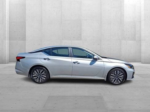 Used 2024 Nissan Altima 2.5 SV w/ SV Premium Package FWD image 7