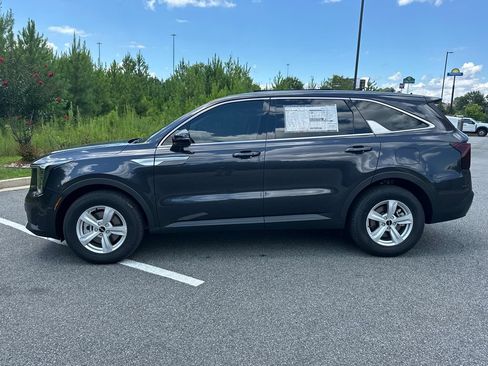New 2026 Kia Sorento LX FWD image 4