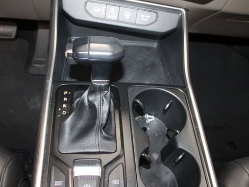 Used 2025 Kia Carnival FWD image 27