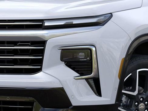 New 2026 Chevrolet Traverse High Country w/ LPO, Illumination Package FWD image 11