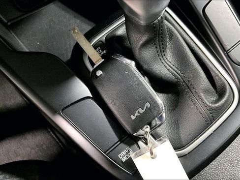 Used 2025 Kia Soul LX FWD image 12