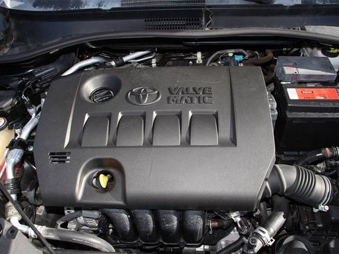 Used 2018 Toyota C-HR XLE image 30