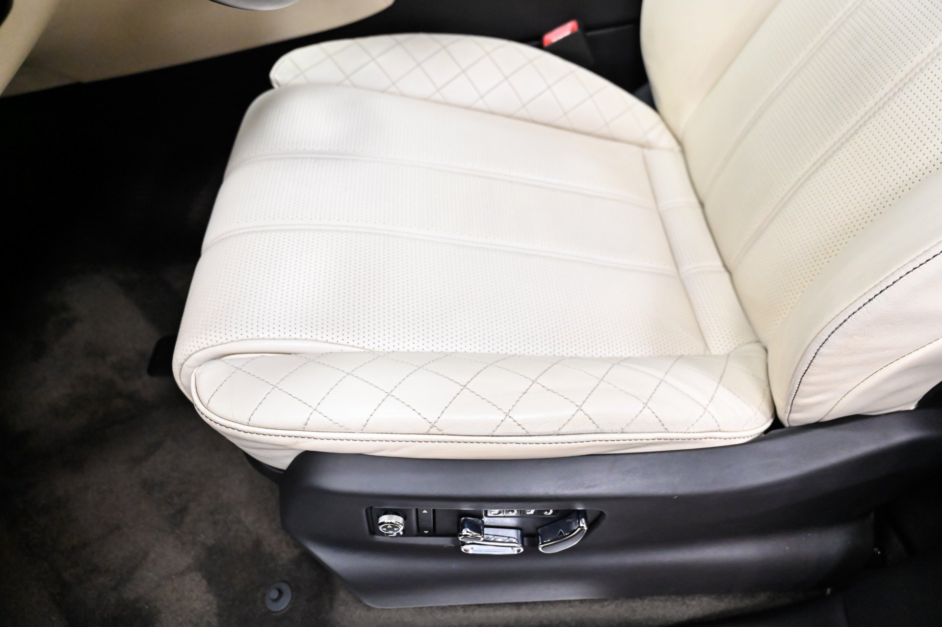 Used 2018 Bentley Bentayga w/ Black Specification AWD/4WD image 11