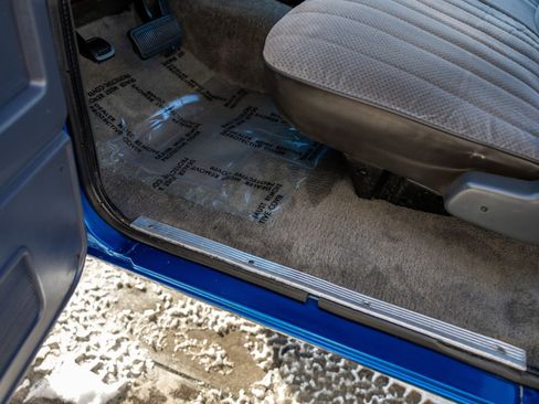 Used 1992 Dodge D/W Truck 250 image 31