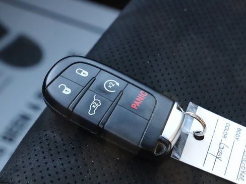 Used 2022 Jeep Grand Cherokee Laredo X image 34