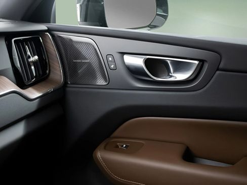 Certified 2024 Volvo XC60 T8 Plus w/ Protection Package Premier AWD/4WD image 24