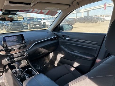 Used 2024 Nissan Altima 2.5 SV image 35