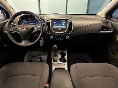 Used 2017 Chevrolet Cruze LT FWD image 9