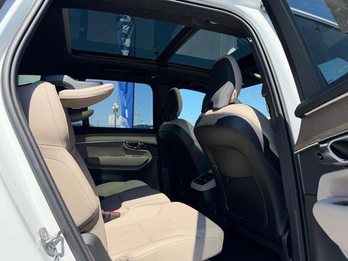 Certified 2025 Volvo XC90 B6 Plus AWD/4WD image 11