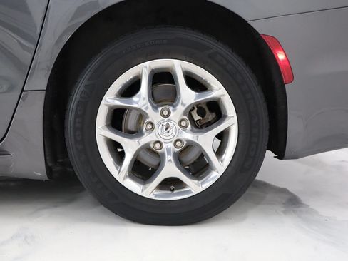 Used 2017 Chrysler Pacifica Limited FWD image 13