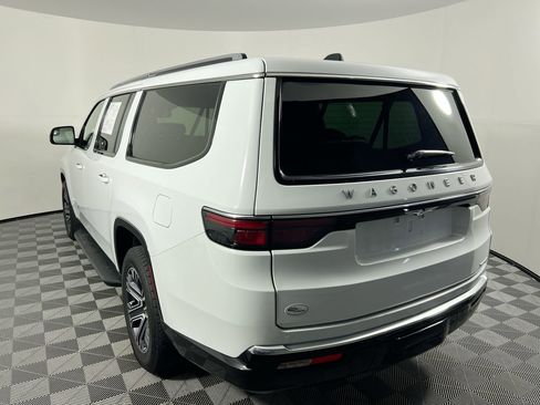 Used 2024 Jeep Wagoneer L Series II w/ Flexible Seating Group image 5