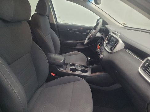 Used 2018 Kia Sorento FWD image 21