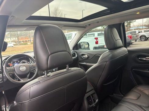 Used 2019 Jeep Cherokee Trailhawk image 29