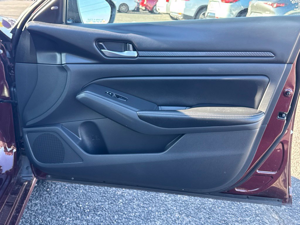 Used 2025 Nissan Altima 2.5 SV FWD image 22