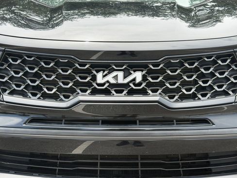 Certified 2022 Kia Sorento S w/ Panoramic Sunroof Package AWD/4WD image 10
