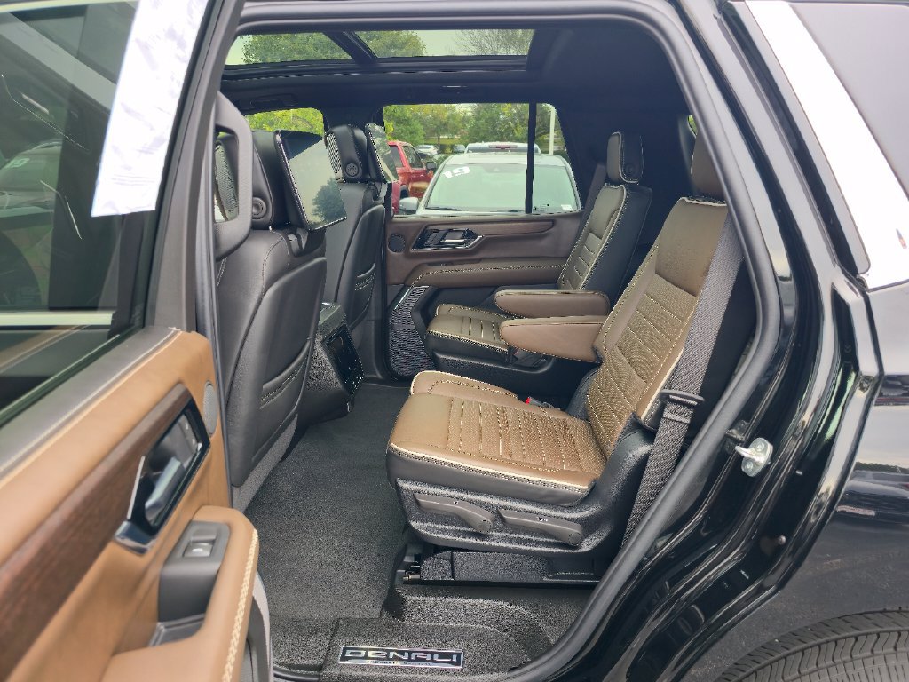 Certified 2025 GMC Yukon Denali Ultimate AWD/4WD image 22