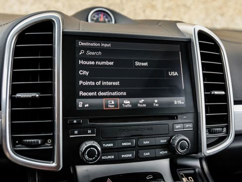 Used 2018 Porsche Cayenne GTS w/ Premium Package Plus image 33