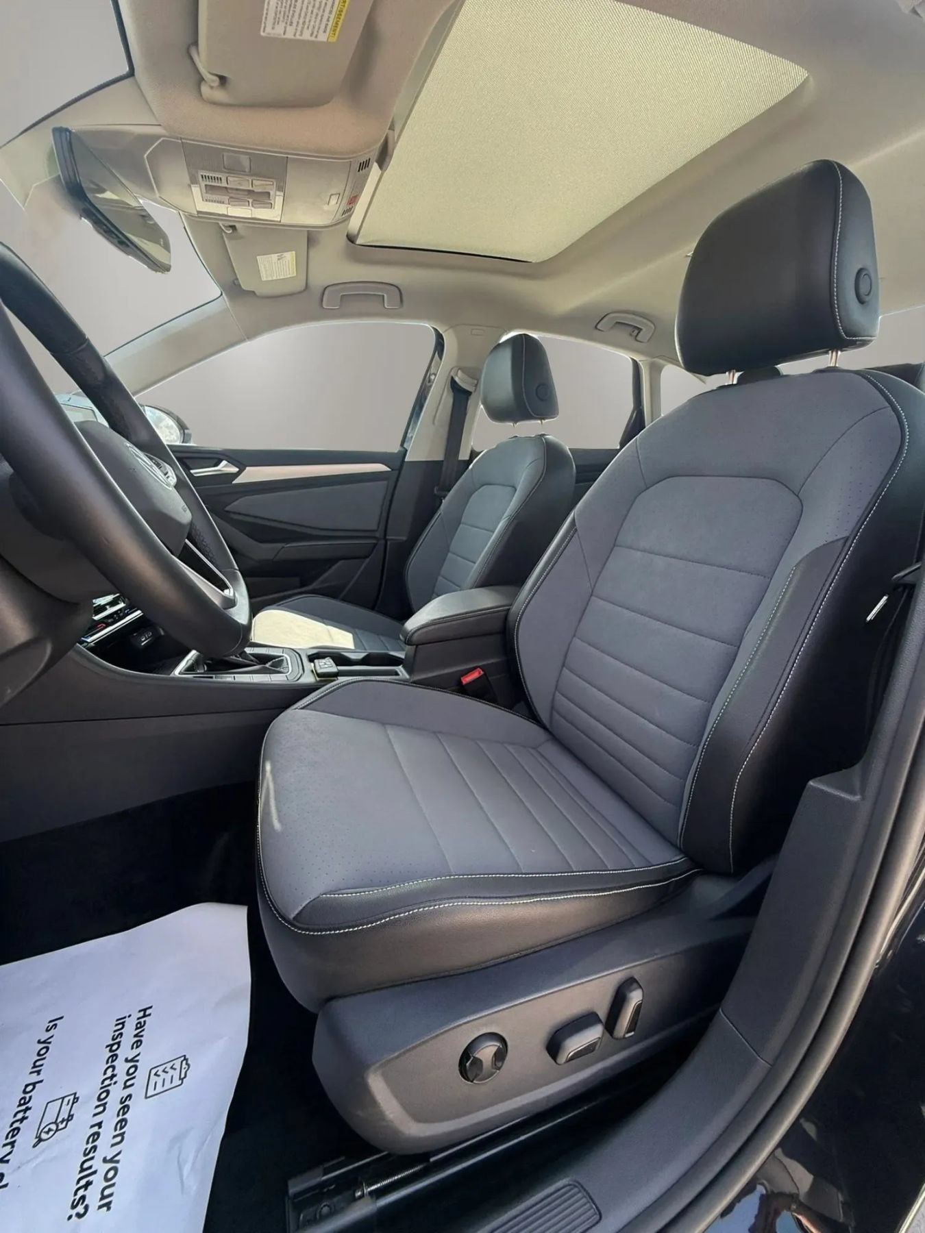 Used 2025 Volkswagen Jetta SE FWD image 11