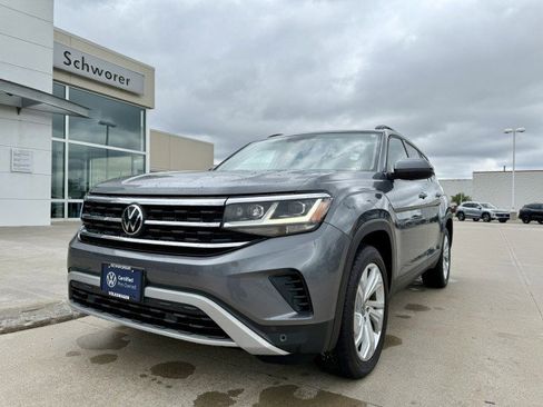 Certified 2022 Volkswagen Atlas SE image 2