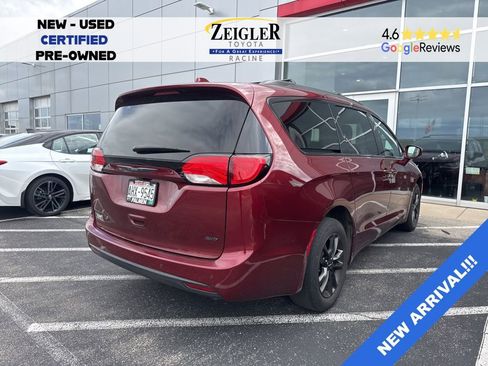 Used 2020 Chrysler Pacifica Touring-L w/ Premium Audio Group AWD/4WD image 4