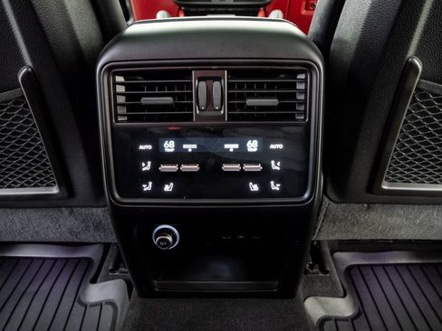 Certified 2024 Porsche Cayenne Coupe AWD/4WD image 21