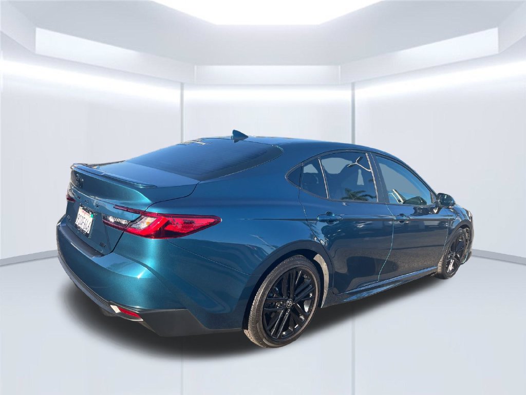 Used 2025 Toyota Camry SE w/ Convenience Package FWD image 5