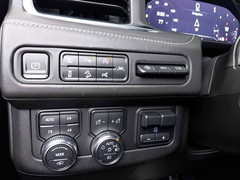 Used 2024 GMC Yukon Denali Ultimate AWD/4WD image 11