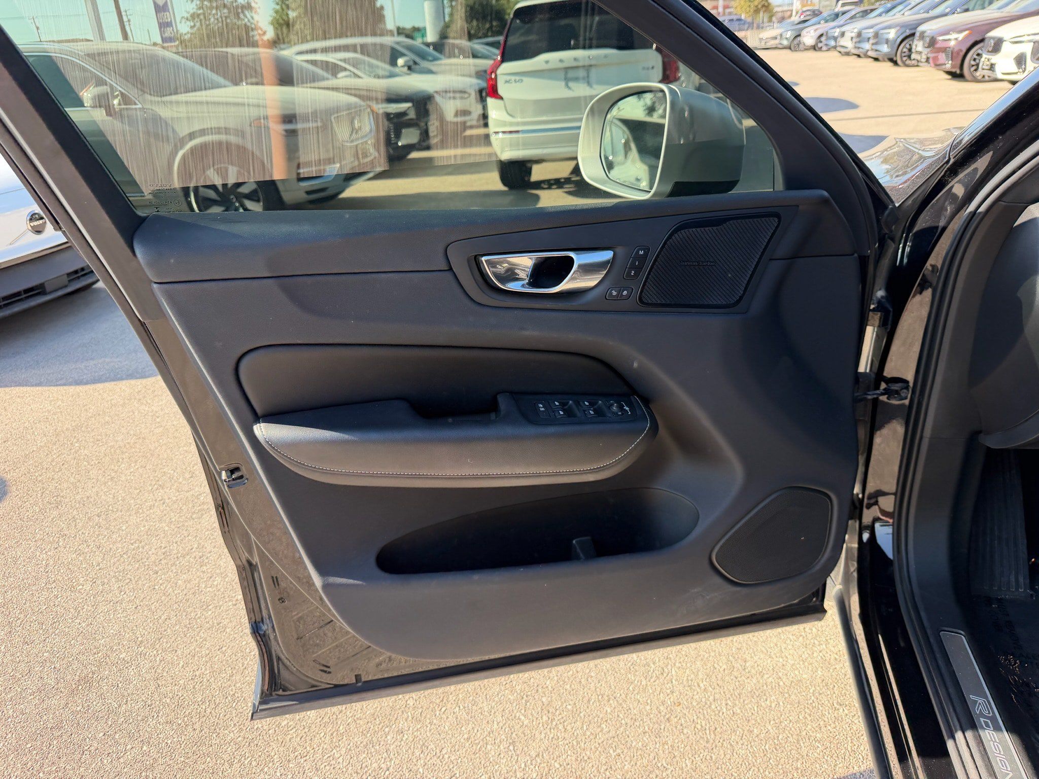 Used 2019 Volvo XC60 T5 R-Design w/ Protection Package Premier FWD image 23