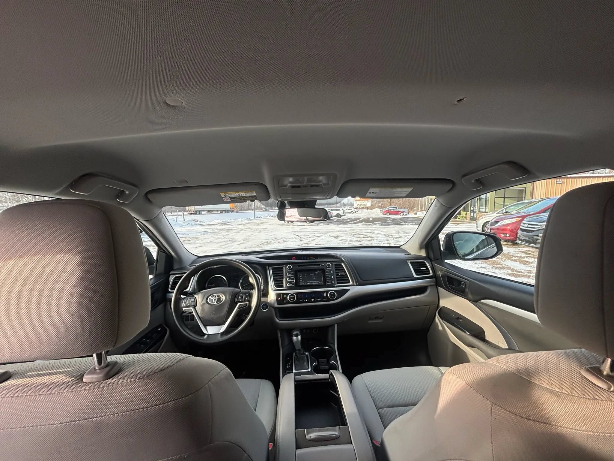 Used 2018 Toyota Highlander LE w/ Carpet Mat Package (TMS) AWD/4WD image 27