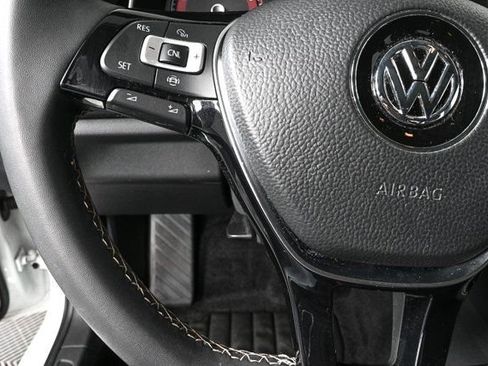 Used 2021 Volkswagen Jetta SE image 9