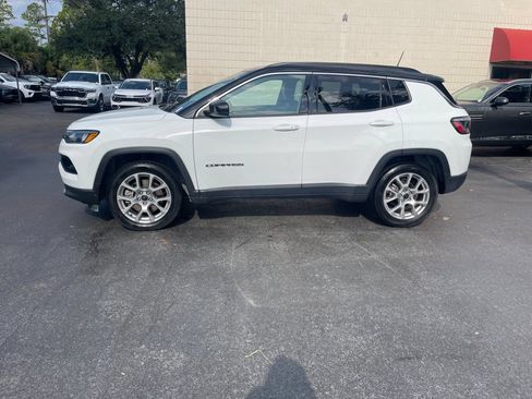 Used 2025 Jeep Compass Limited AWD/4WD image 2