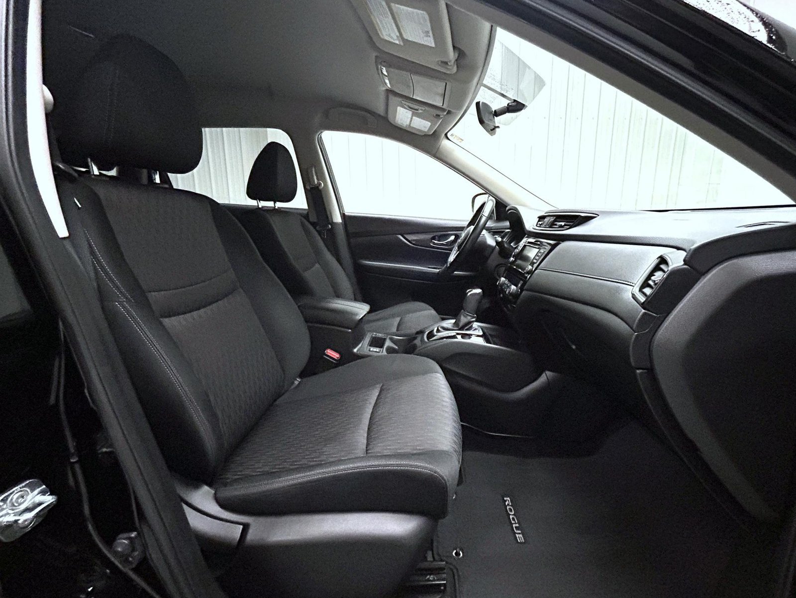 Used 2018 Nissan Rogue SV AWD/4WD image 15