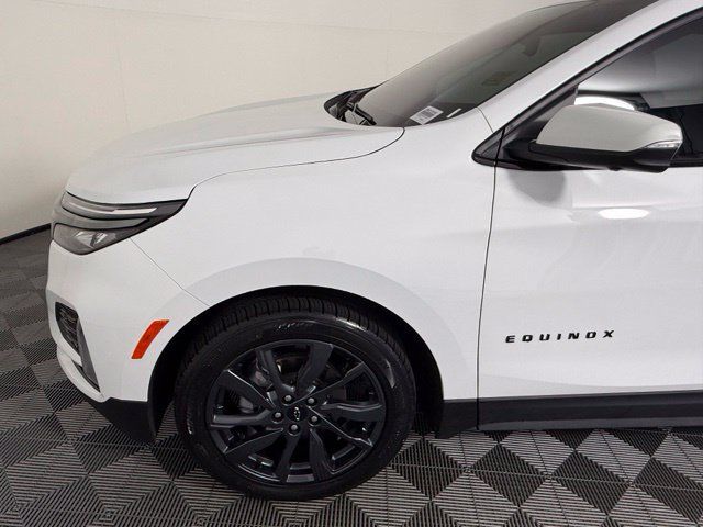 Used 2022 Chevrolet Equinox RS w/ RS Leather Package FWD image 11