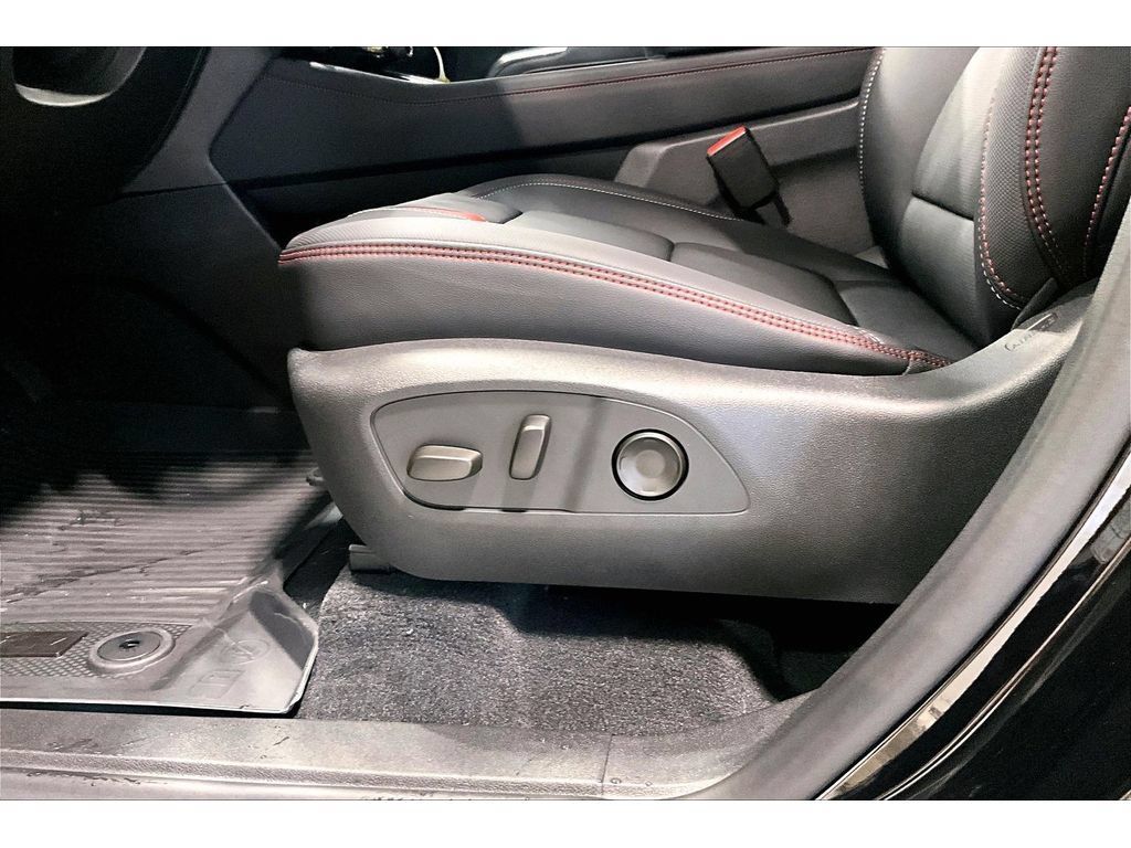 New 2026 Chevrolet Traverse RS w/ LPO, Floor Liner Package FWD image 34
