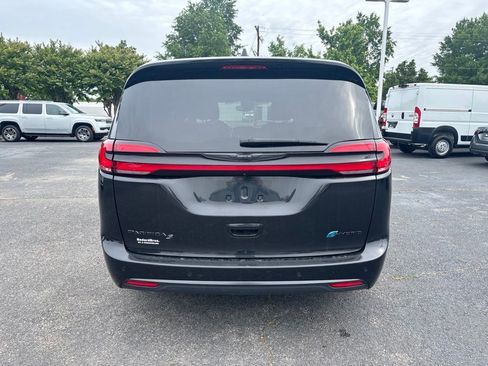 Used 2023 Chrysler Pacifica Touring-L w/ S Appearance Package FWD image 6
