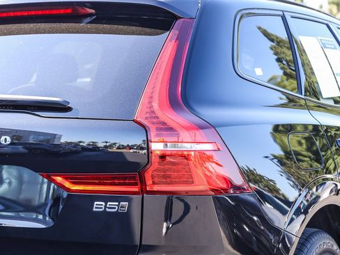 Used 2025 Volvo XC60 B5 Plus image 8