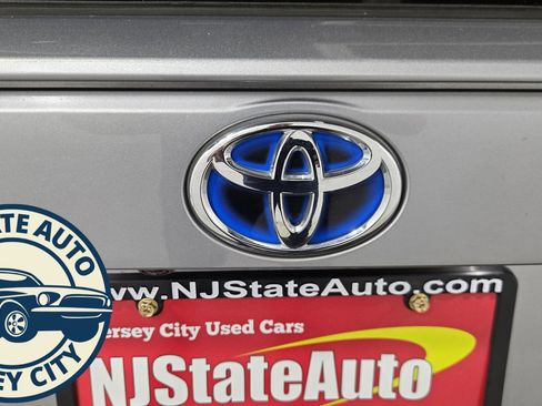 Used 2020 Toyota RAV4 XLE image 29