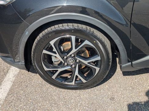 Used 2021 Toyota C-HR XLE image 21