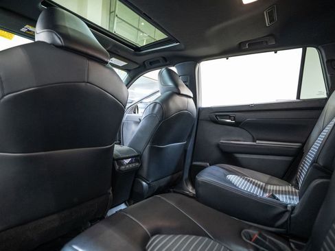 Used 2023 Toyota Highlander XSE image 14