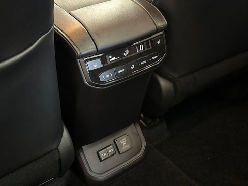 New 2026 Toyota Highlander Platinum AWD/4WD image 14