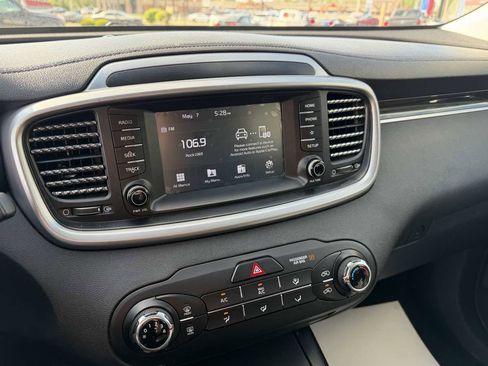 Used 2019 Kia Sorento AWD image 22