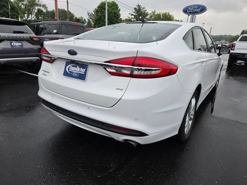 Used 2018 Ford Fusion SE w/ Fusion SE Technology Package FWD image 4