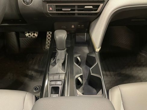 Used 2025 Toyota Camry SE FWD image 11