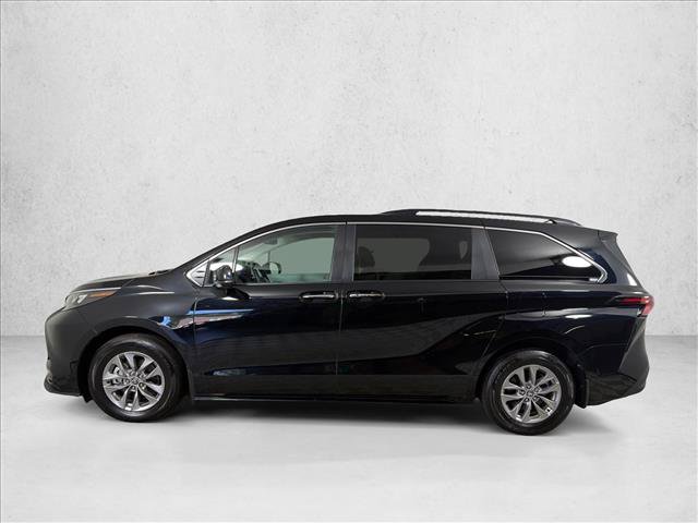 Used 2025 Toyota Sienna XLE w/ XLE Plus Package FWD image 7