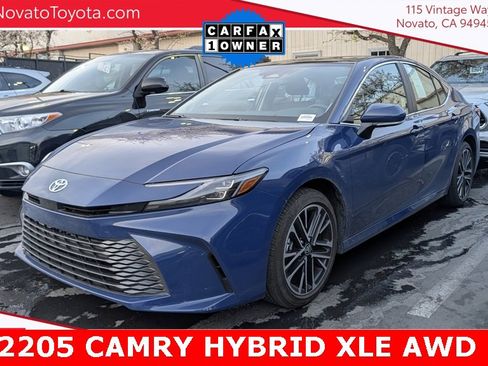 Used 2025 Toyota Camry XLE image 1
