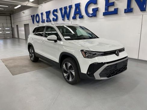 New 2026 Volkswagen Taos SE image 5