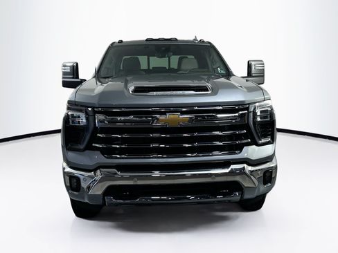 Used 2024 Chevrolet Silverado 2500 LTZ w/ LTZ Convenience Package AWD/4WD image 2